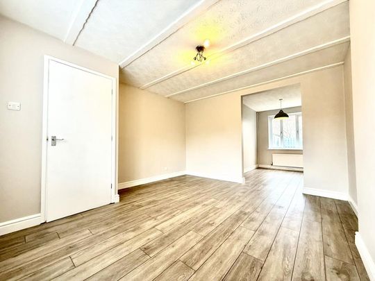 3 bedroom semi-detached house to rent - Photo 1