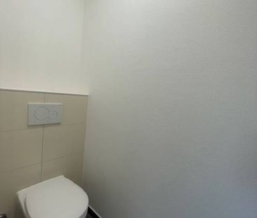 Appartement entièrement rénové de 3.5 pièces au 5ème étage, avec ba... - Photo 4