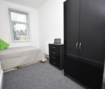 1 bed house share to rent in Coal Clough Lane, Burnley, BB11 - Photo 3