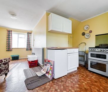 Old Windsor - Photo 6