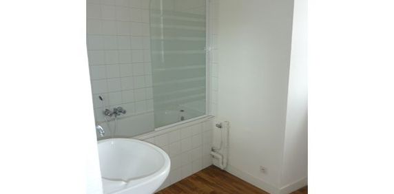 Location Appartement 2 pièces 54m² MONTMORILLON 86500 - Photo 2