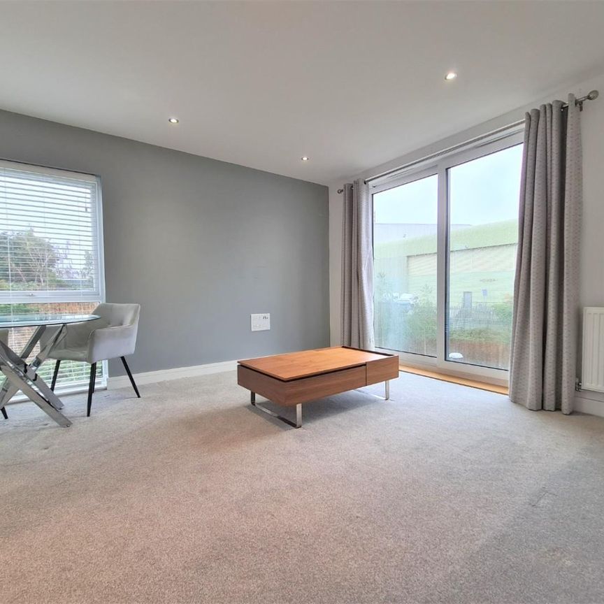 1 bed flat to rent in Greenham Avenue, Reading, Berkshire, RG2 0WY - Photo 1