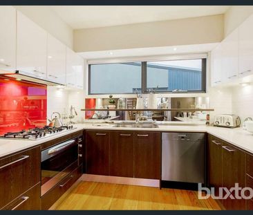 Grand-sized Townhouse in Parkland Setting (Facing Levanto Street) - Photo 4