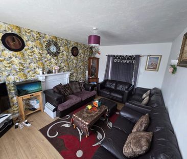 4 bedroom semi-detached house to rent - Photo 2