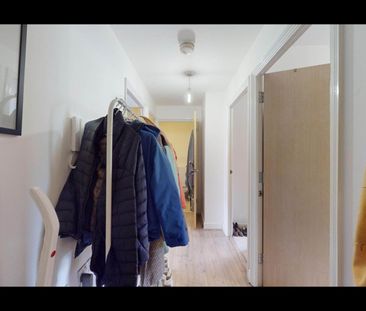 2 Bed Flat, Balham High Road, SW17 - Photo 1