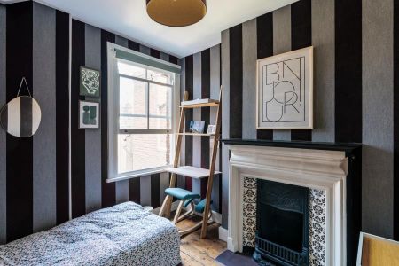 3 bedroom flat to rent - Photo 2