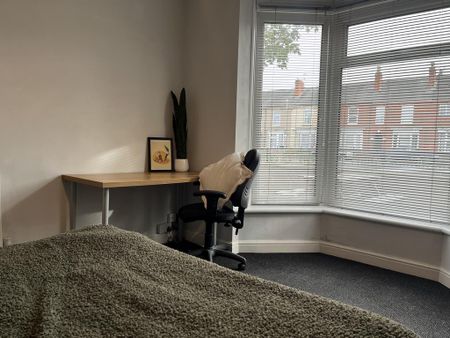 5 bedroom semi-detached house to rent - Photo 4