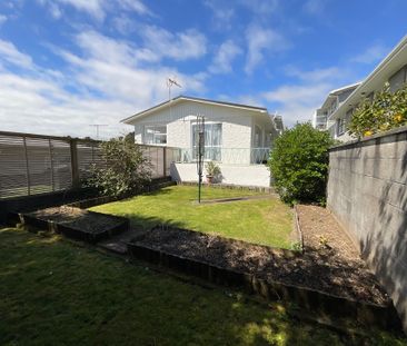 TWO BEDROOM REFRESHED HOME IN THE CITY CENTRE - Photo 3