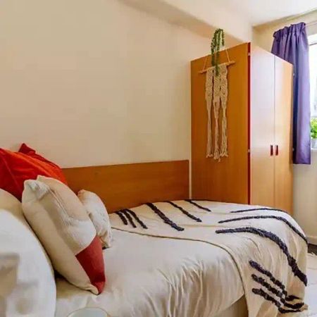 Standard Ensuite - Photo 2