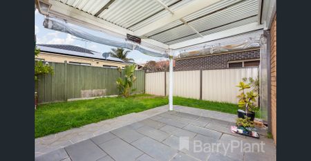 Stunning Family Home - Photo 2