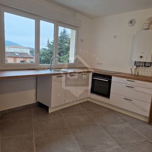 Location Appartement 3 pièces 71m² - Photo 2