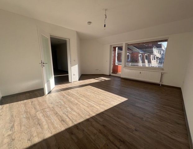 Großzügige 3-Zimmer-Dachgeschosswohnung in gepflegtem Mehrfamilienhaus - Photo 1