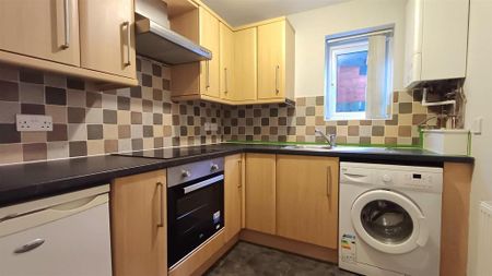 2 bedroom flat to rent - Photo 5