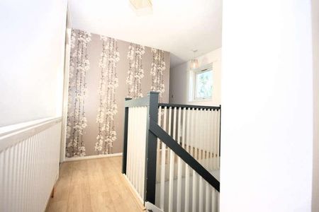 Tarbet Walk, E1 - Photo 3