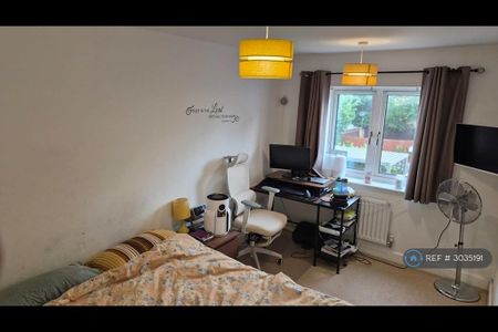 4 bedroom semi-detached house to rent - Photo 4