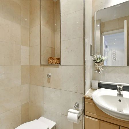 2 bedroom flat in South Kensington - Photo 4