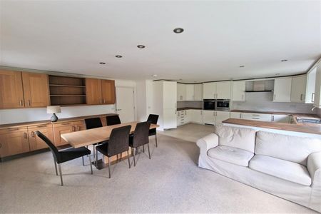 3 Bedroom Detached To Let - Photo 4