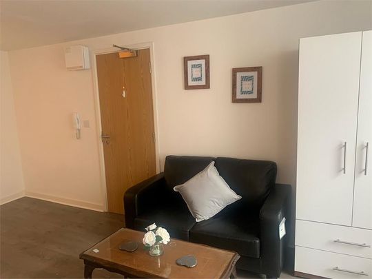 Studio to rent - Photo 1