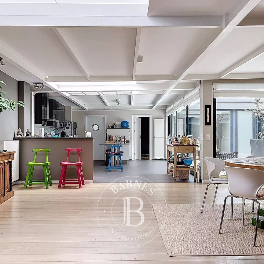 Place Saint-Pierre - 4-bedroom loft for rent - Photo 1