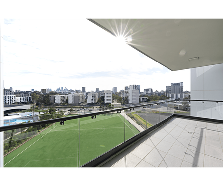 [Fully Furnished] North Facing, Beautiful ChiC Three Bedroom Apartment In Zetland - Photo 2