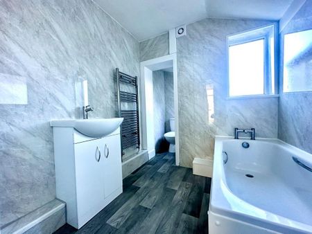 2 bedroom terraced house to rent - Photo 4