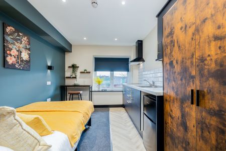 Crown House, Nuneaton, CV11 4BX - Photo 2