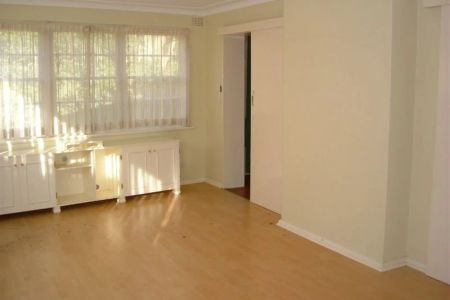 Charming Family Home Moments Away From St Ignatius College - Photo 2