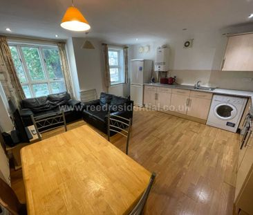 Castle Boulevard, Lenton, England - Photo 6