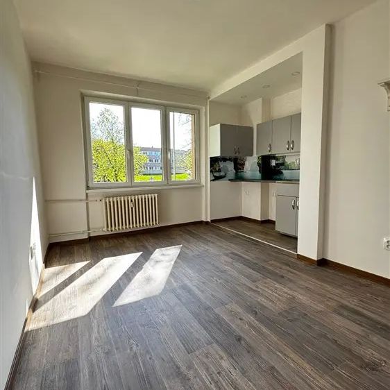 Krásně zrekonstruovaná nezařízená garsoniéra k pronájmu na ulici Generála Sochora, Poruba, Ostrava – ideální pro dva, dostupnost sportovišť a obchodů. - Фото 1