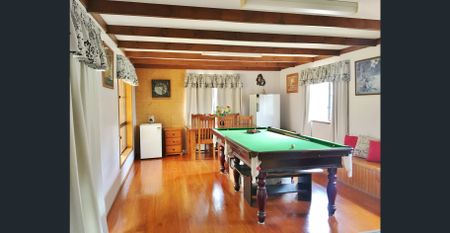 4 bedroom home with Rural outlook in town - Photo 2