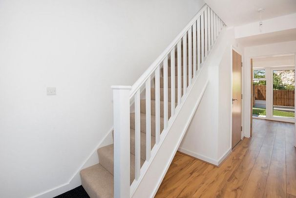 2 bedroom end of terrace house to rent - Photo 1