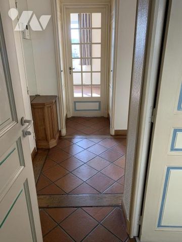 LOUE BEL APPARTEMENT F4 dans résidence sécurisée en centre ville - Photo 3