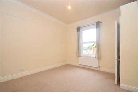 3 bed maisonette to rent in Scalby Road, Scarborough, YO12 - Photo 2