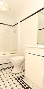 Located in sought after location - Photo 4