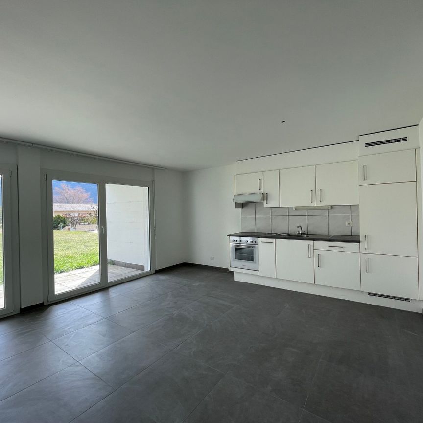 Spacious studio with terrace - Photo 1