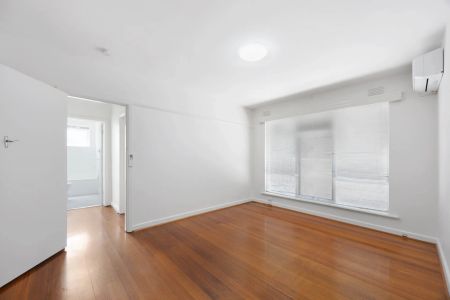 POSITION PERFECT ON ACLAND STREET - Photo 2