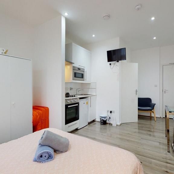 Studio to rent - Photo 1