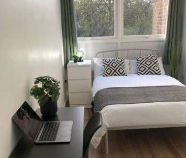 Victoria Park Square Room 1 - Photo 5