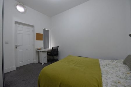 2 bedroom Flat in Kelso Street, Leeds - Photo 5