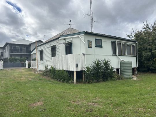 FURNISHED HOME IN POPULAR EAST TAMWORTH - Photo 1