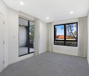 Prestigious Location – Luxurious 3 Bedroom + Private Study/Guess Room - Photo 2