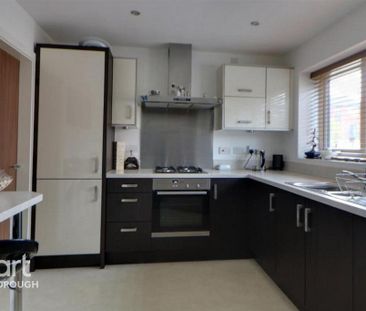 3 bedroom semi-detached house to rent - Photo 6