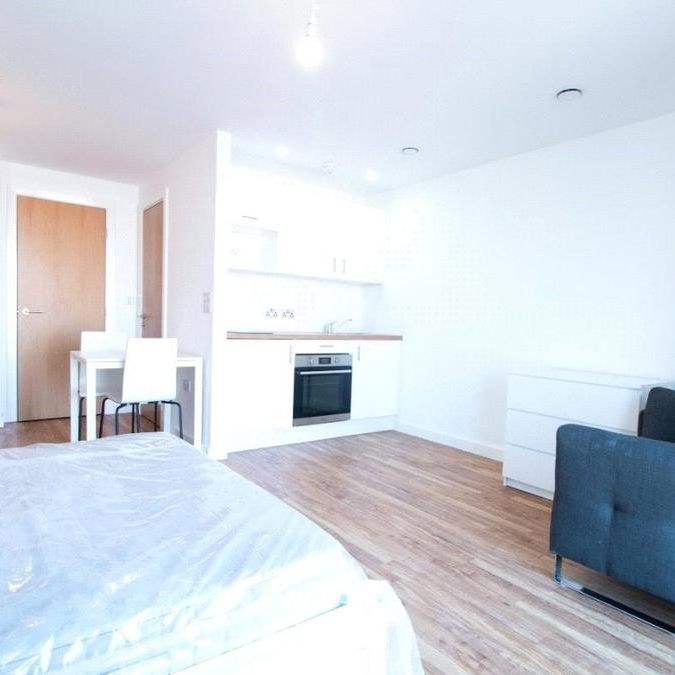 Studio to rent - Photo 1