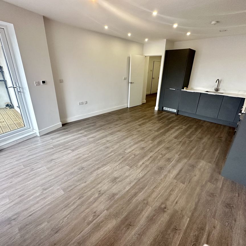 Dover Court, Greater London, UB2 - Photo 1