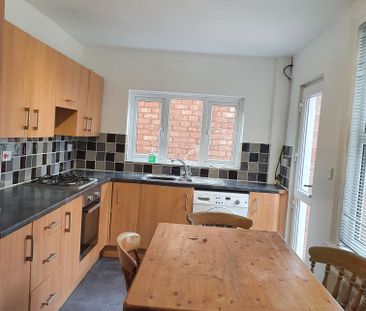 4 bedroom house, 1 en-suite - Photo 2