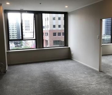 Close to the centre of it all! - Photo 1