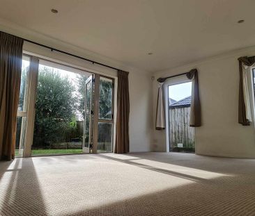 Lovely 4Bedroom 2.5bathroom 2Story House by Botany - Photo 5