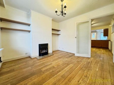 2 bedroom semi-detached house to rent - Photo 4