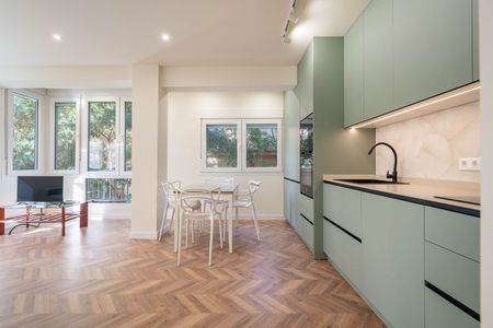 Alquiler de piso en CL Trajano, 9 - Photo 2