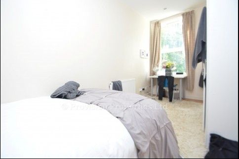 14 Bedroom Student House Properties Hyde Park Leeds - Photo 1